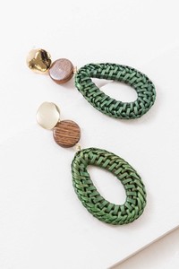 Boucles d'oreilles pendantes à la mode élégante pour femmes et filles Rotin de haute qualité avec design tendance en métal pour vêtements de fête - Product Image 6