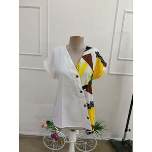 เสื้อเบลาส์ผ้าซาตินลายปักคอวีแขนสั้นสำหรับผู้หญิง รุ่น 37027 - สีน้ำเงิน - Product Image 4