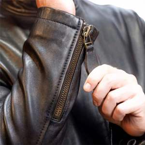 Chaqueta de Cuero Genuino de Piel de Vaca para Hombre, Estilo Bomber, Cuello Alto, Logotipo Frontal, Capucha, Transpirable, Color y Diseño Personalizables, Estilo Vintage - Product Image 3