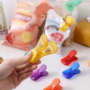 Clips Magnéticos para Bolsas, Juego de 6 Colores, 12 Imanes de Plástico para Refrigerador, Clips Multiusos para Bolsas de Alimentos - Product Image 4