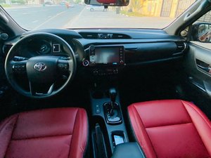 Gran Oferta: Toyota Hilux V6 Limpia y Lista para Enviar - Product Image 2