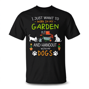 Solo quiero trabajar en mi jardín y pasar el tiempo con mis perros. Camiseta - Product Image 2