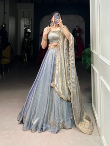 ผ้าแฟนซีสุดพิเศษจากนักออกแบบคุณภาพระดับพรีเมียมพร้อมเลื่อมและเส้นด้ายเย็บปักถักร้อย - Product Image 2