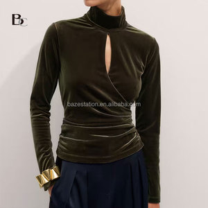 Usine de vêtements pour femmes haut de gamme sur mesure OEM/ODM, haut <span class=keywords><strong>fluide</strong></span> en velours à col montant et manches longues, chemisier en velours plissé, vente en gros - Product Image 2
