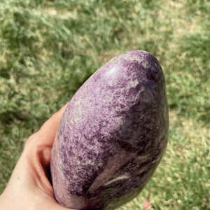 Piedra curativa tallada de cristal de forma libre de lepidolita pulida Natural para decoración del hogar, mascota de equilibrio de energía Reiki de meditación - Product Image 3