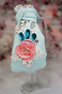 Nœuds floraux brodés à la main dans des couleurs pastel légères fabriqués à partir de tissus de lin pour les magasins d'accessoires de cheveux - Product Image 6