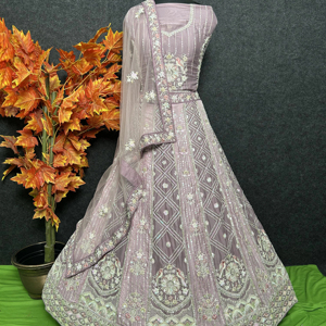 Ensemble Lehenga de mariée en gros avec broderie Zari à paillettes lourdes pour les fiançailles et les tenues de fête en tissus de couleur riche - Product Image 1