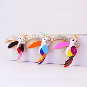 Porte-clés <span class=keywords><strong>Toucan</strong></span> en strass, alliage doré émaillé avec anneau fendu et fermoir mousqueton pour décoration de sac à main - Product Image 1