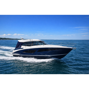 2019 Regal 42 Grand Coupe Volvo con Motor Diésel Intraborda de 435 HP y 550 Horas, Embarcación de Lujo - Product Image 1