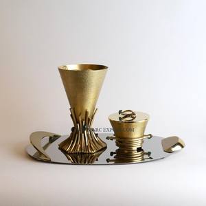 Brûleur de Oud en laiton plaqué or antique Brûleur artisanal indien pour encens en métal des pays du Golfe et brûleur de Bakhoor - Product Image 1