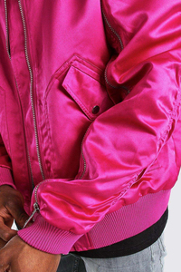 Chaqueta de bombardero universitaria de satén unisex, estilo de béisbol OEM personalizado con parche con logotipo en el pecho para ropa de calle y ropa de equipo de invierno - Product Image 4