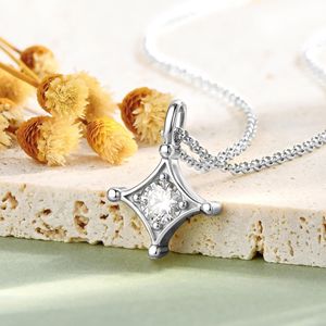 Collier de Moissanite pour femmes, collier de solitaire en argent sterling 925 plaqué or blanc/jaune 18K créé en laboratoire avec pendentif en diamant - Product Image 1