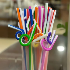 หลอดพลาสติกแบบใช้แล้วทิ้งสำหรับใช้ในร้านชานมบรรจุภัณฑ์แบบแยกสีตามสั่ง - Product Image 4