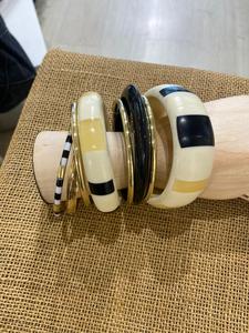 Pulsera de joyería de tono dorado de alta calidad, madera cortada a mano y patrones surtidos de latón diseñados para mujeres - Product Image 6