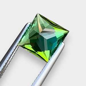 Pierre précieuse naturelle de tourmaline 2.0 CT sans défaut, provenance Afghanistan, excellente taille princesse, couleur verte, taille diamant carrée, pierre précieuse carrée non montée - Product Image 6