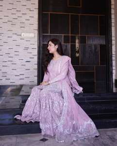 Présentation du nouveau haut de soirée de créateur-Plazzo et Dupatta avec une séquence de broderie lourde travail costume Sharara de haute qualité - Product Image 2