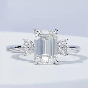 Vintage 4,21 TCW Esmeralda Corte Moissanite Anillo de compromiso Anillo de estilo distinguido - Product Image 5