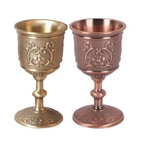 Vaso de Cóctel Clásico de Lujo en Aluminio Hecho a Mano con Acabado Dorado y Cobre de 300 ml para Uso en Restaurantes, Bares y Hoteles - Product Image 1