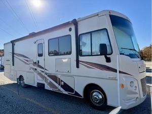 Autocaravana W-I-N-N-E-B-AG-O V-I-S-T-A 31BE USADA EN BUEN ESTADO, MODELO 2017, ALTO RENDIMIENTO, 36 pies de largo, 2000 kg de carga útil, color oscuro, en venta - Product Image 6