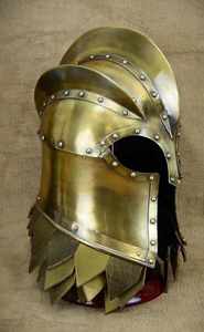 Casque en laiton pur historique Grriffon médiéval armure pièce d'exposition casque de décoration de maison et de bureau en laiton - Product Image 3