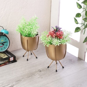 Grande jardinière décorative élégante en métal vert mat pour entrées de jardin et espaces de vie Pot de fleur pour usage intérieur et extérieur - Product Image 1