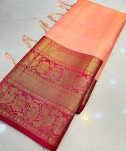 Saree en soie avec dentelle à fleurs avec détails en velours et tissu - Product Image 3
