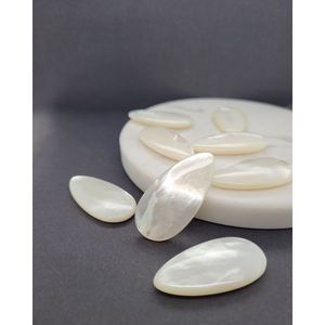Perles en vrac blanches en forme de goutte d'eau MOP - Product Image 2