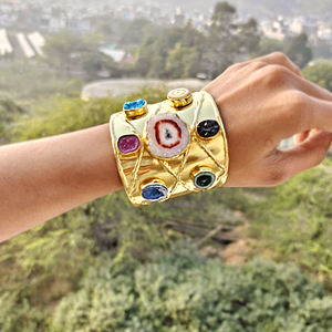 Bracelet large en métal massif plaqué or 18 carats, bijoux de mode de luxe, bijoux bohèmes, bracelet ouvert, pierres précieuses naturelles multicolores - Product Image 6