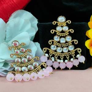 Kundan et perles boucles d'oreilles superposées suspendues charme royal finition premium léger et confortable parfait pour les occasions festives - Product Image 6