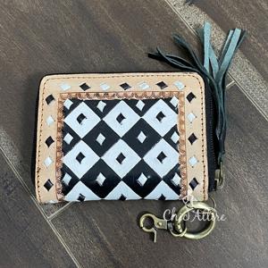 Porte-monnaie en cuir véritable fait main par un designer personnalisé pour femmes, style vintage, blocage RFID, portefeuille à fermeture éclair avec porte-clés et pompon - Product Image 1