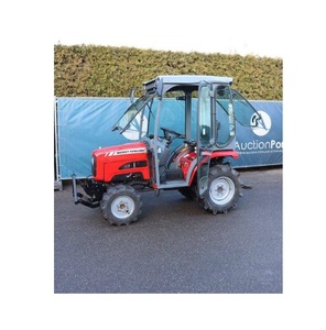 Potente tractor compacto Massey Ferguson 1520 ofrece 19 caballos de fuerza en la toma de fuerza y transmisión hidrostática para el trabajo. - Product Image 2