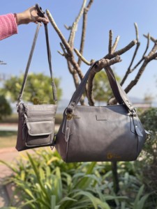 Conjunto de bolso tote y bandolera de cuero genuino, dos elegantes bolsos en oferta, los últimos diseños de bolsos para mujer de uso múltiple. - Product Image 2