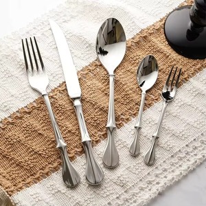 Elegante Juego de Cubiertos con Acabado Plateado, Cubertería Moderna Ideal para Cenas Familiares, Fiestas y Ocasiones Especiales, de la India - Product Image 5