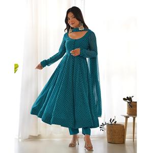 Tissu imprimé Georgette Lehariya entièrement de style Anarkali Kurti avec ensemble de pantalons Dupatta de l'Inde Vente en gros Exportation en quantité - Product Image 3