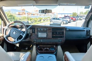 Camioneta GMC Savana G2500 Presidencial Convertida, Año 2010 - Product Image 3