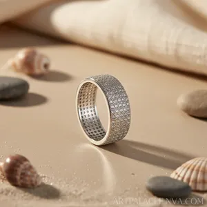 Bague éternelle plaquée or massif 18 carats de luxe, micro-pavée de cristaux et strass, bijoux de mariage unisexe - Product Image 2