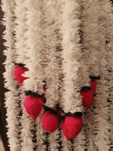 ดอกมะลิประดิษฐ์4ฟุตพร้อมดอกบัวพวงมาลัยสำหรับตกแต่งฉากหลังสายสำหรับฉากหลังแต่งงานแบบอินเดียใต้ - Product Image 6