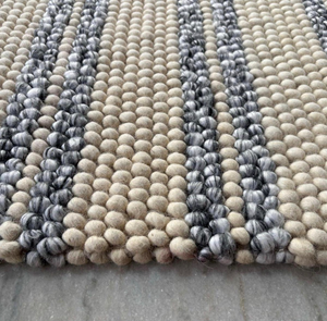 Alfombra de Bolas de Fieltro de Lana 100% Hecha a Mano |   Alfombra Moderna Abstracta Decorativa con Pompones para Cuarto de Niños o Sala de Estar |   Ecológico Rectangular - Product Image 3