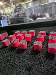 Améliorez votre expérience de narguilé en profitant de l'essence luxueuse de la shisha renforcée par Coco Cubes, créée à partir de coques de noix de coco. - Product Image 3