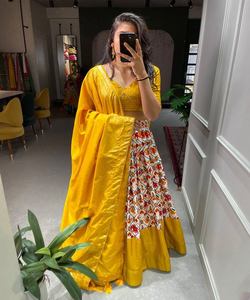 Ensemble en filet satiné Lehenga Choli, flottant comme un rêve et scintillant comme la lumière des étoiles, créant une aura magique - Product Image 6