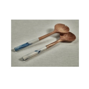 Collection 2B-3639 de 2 Brother's : Ensembles de couverts classiques en bois et résine imprimée pour la maison et l'hôtellerie, compatibles lave-vaisselle, faible coût. - Product Image 3