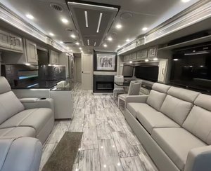 Camping-car Tiffins Allegro Bus d'occasion (3-4 mois d'utilisation), 2020-2023, intérieur spacieux, design moderne, 4-6 passagers, Euro 4/Euro 5 - Product Image 3