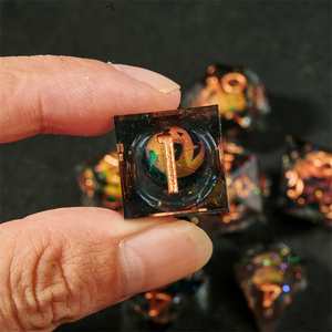 Les dés <span class=keywords><strong>Rpg</strong></span> polyédriques à bords tranchants contiennent un ensemble de dragons de boules de citrouille mobiles et de dés de jeu de donjon - Product Image 6