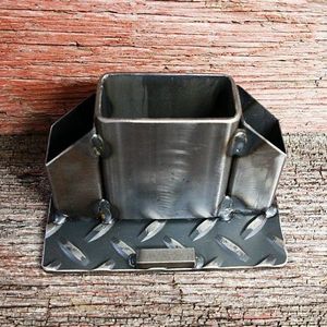 Porte-stylo en métal argenté avec texture élégante ajoutant du charme à l'étude ou à l'espace de bureau - Product Image 3