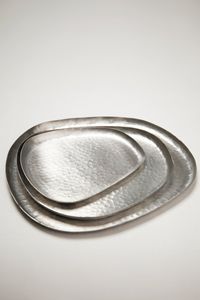 Plateau de service en aluminium de fabrication fiable pour une utilisation sur une table à manger moderne, offrant une surface de service propre et polie - Product Image 6