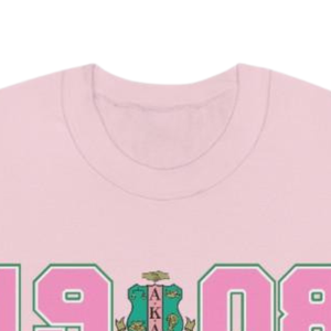 Sudadera con cuello redondo AKA 1908 Year Crest, blanca con letras griegas en rosa y verde, suéter de lana tipo pullover para hermandad - Product Image 5