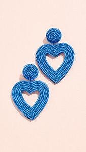 Pendientes de Flores Magenta Únicos con Cuentas, Estilo Moderno y Atrevido, Accesorio de Moda para Mujer - Product Image 3