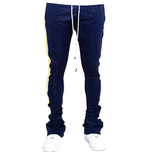 Ensemble de survêtement sportif personnalisé 2 pièces pour homme, avec pantalon évasé et haut court, ensemble de survêtement à capuche - Product Image 4