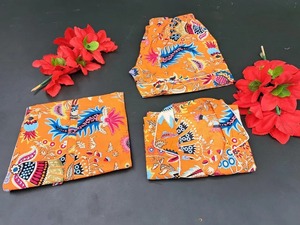 Cadeau de pyjama de luxe pour vêtements de nuit d'été pour femmes rouge primaire avec costume de nuit en tissu imprimé de blocs multicolores - Product Image 4