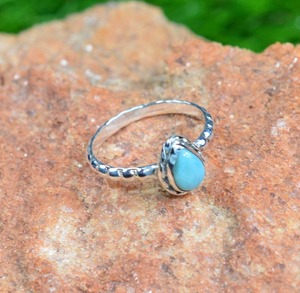 Anillo de piedras preciosas Larimar de Plata de Ley 925 de estilo bohemio hecho a mano, regalo de boda chapado en rodio para mujer para fiesta - Product Image 4